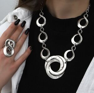 Elegant Bohemian Design Silver Necklace with Interlocking Design